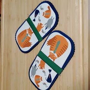 Small Cat Oven Mitts